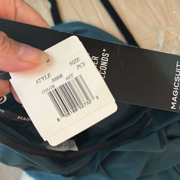 NWT Miraclesuit Romper Swimsuit - Bianca One-Piece size 8 - Picture 6 of 6